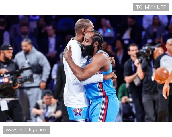 哈登怒砸更衣柜画面曝光:队友不敢说话